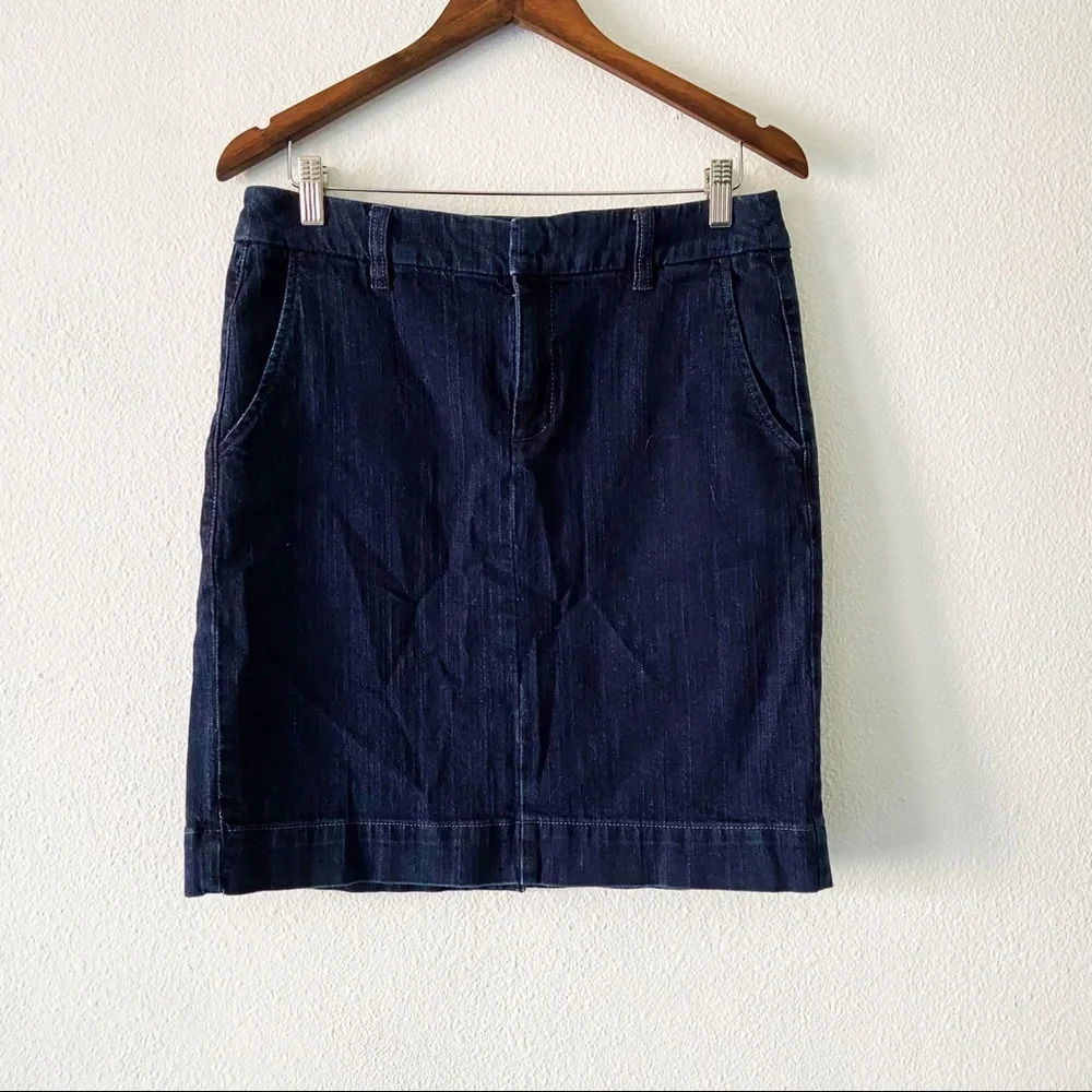 Eddie Bauer Dark Wash Denim Skirt 8 Classic Casual Everyday Style